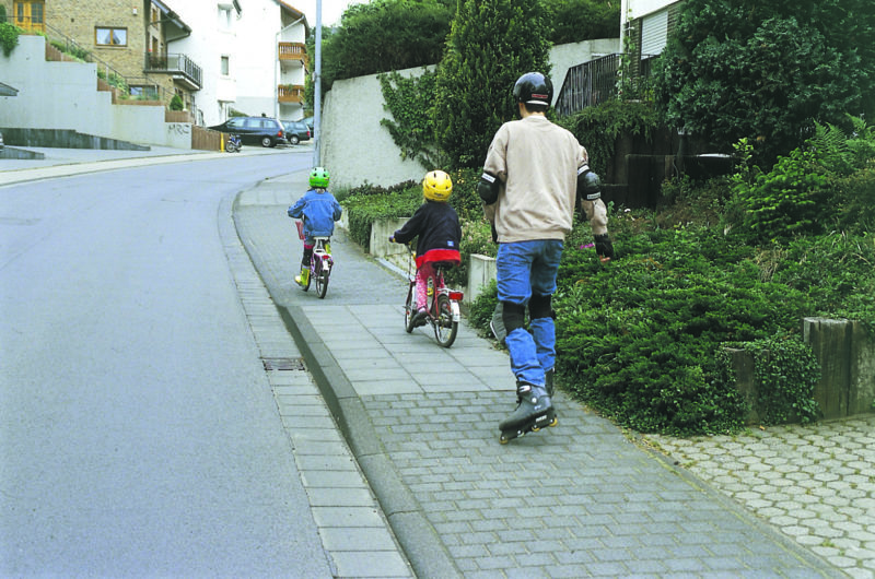 Inline Skaten Skater Und Andere Verkehrsteilnehmer Fussgaenger Kinder Sekundarstufe Verkehrserziehung Mobilitaetsbildung