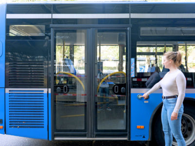 Mobil Teilhaben Bus Fahren Lernen Tuere Auf Schritt 1