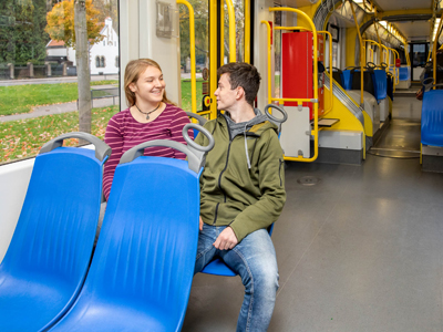 V. In der Bahn