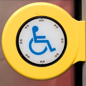 Mobil Teilhaben Verkehrserziehung Geistige Behinderung Bahn Fahren Lernen Taste Knopf Rollstuhlrampe