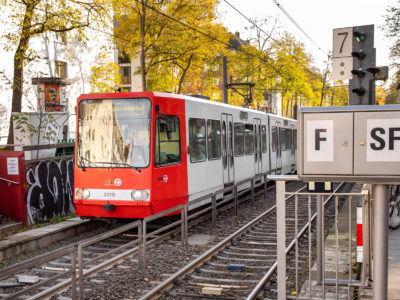 Mobil Teilhaben Verkehrserziehung Geistige Behinderung Bahn Fahren Lernenstrassenbahn Ausgang Foto Rendel Freude