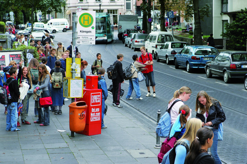 Peer Projekt Schulbusbegleiter Schulwegsicherheit Haltestelle Chaos Sekundarstufe I Verkehrserziehung Mobilitaetsbildung