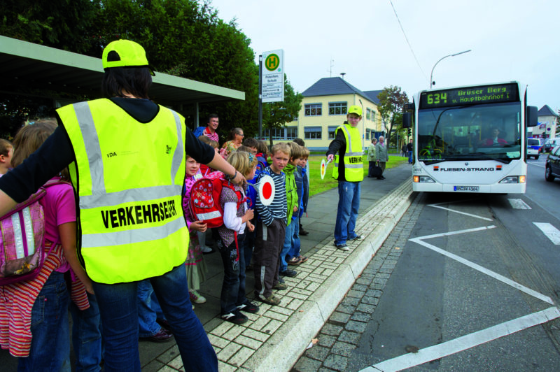 Peer Projekt Schulbusbegleiter Schulwegsicherheit Haltestelle Sekundarstufe I Verkehrserziehung Mobilitaetsbildung