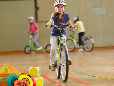 Radfahrausbildung Verkehrserziehung Grundschule Velofit Turnhalle Eingangsklassen