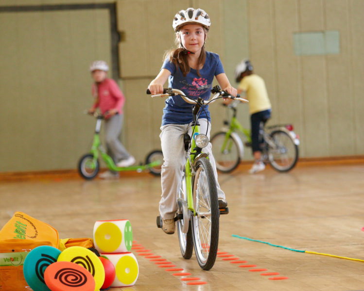 Radfahrausbildung Verkehrserziehung Grundschule Velofit Turnhalle Eingangsklassen