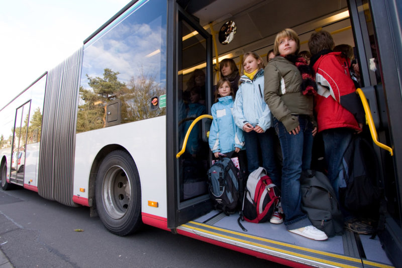 Demonstration Aktion "volle Schulbusse", Wieviele Schulkinder Passen In Einen Bus?