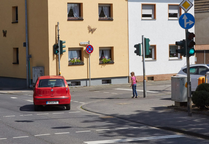Schulweg Gefahrenbewusstsein Straßenverkehr Kinder Grundschule Schulwegtraining Ampel