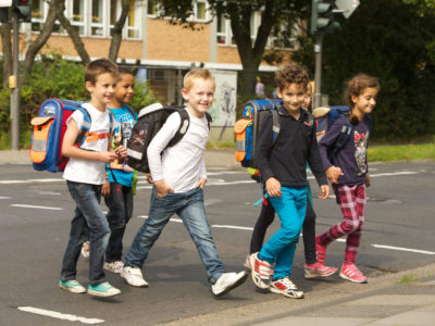 „Wann kann mein Kind alleine zur Schule gehen?“