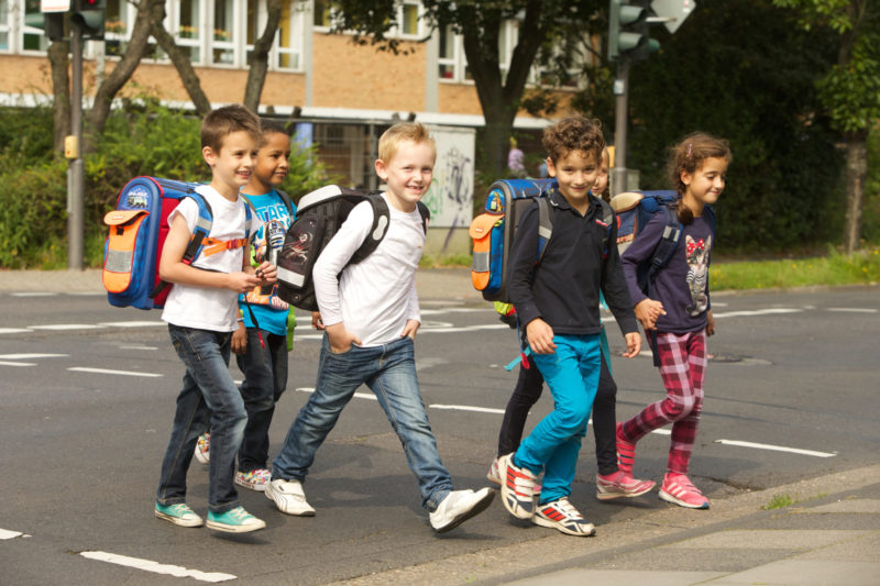 Schulweg Klasse 1 Wann Darf Ein Kind Alleine Gehen Schulwegwahl Verkehrserziehung