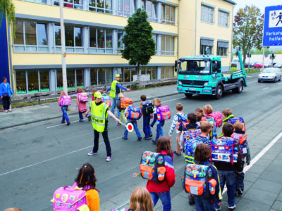 Schülerlotsen Ab Ue 5 3 Verkehrshelfer Ausbildung Übungseinheit 5 Sicherung Überweg Warten Lücke Übergang