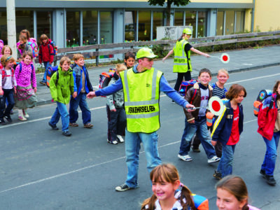 Schülerlotsen Ab Ue 5 4 Verkehrshelfer Ausbildung Übungseinheit 5 Sicherung Überweg Warten Lücke Übergang