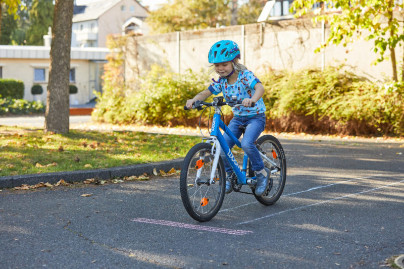 Verkehrserziehung Kinder Spielefahrrad Balance Gleichgewicht Bremsübung