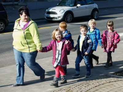 Verkehrserziehung Kindergarten Ausflüge Straßenverkehr Ortsbezug Bewegungsförderung